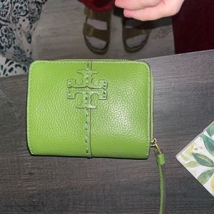 Tory Burch wallet. Green bifold wallet.
